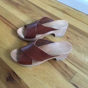 ZUZII Cross Clogs in Honey Size 39/9 - LIKE NEW